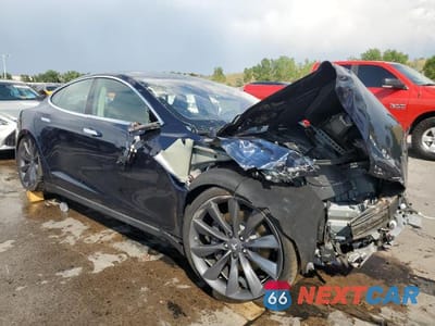 Czwarte zdjęcie samochodu z boku: 2013 TESLA MODEL S VIN:5YJSA1DP4DFP05426 - miniatura