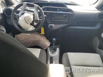 Zdjęcie 8 z 12 samochodu: 2013 TOYOTA PRIUS C VIN:JTDKDTB31D1047737 - miniatura