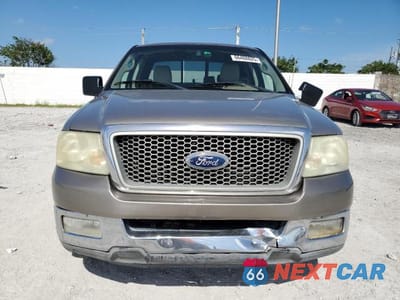 Piąte zdjęcie samochodu w środku: 2004 FORD F150 VIN:1FTPX12574NA28587 - miniatura