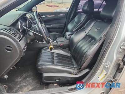 Zdjęcie 7 z 12 samochodu: 2021 CHRYSLER 300C VIN:2C3CCABG1MH660638 - miniatura