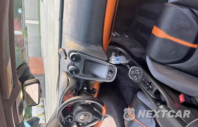 Piąte zdjęcie samochodu w środku: 2019 MCLAREN AUTOMOTIVE 570S VIN:SBM13FAA2KW006251 - miniatura