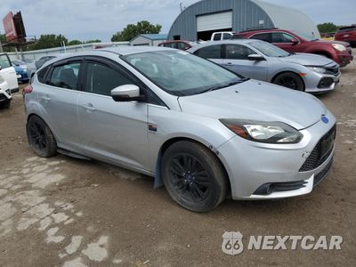Czwarte zdjęcie samochodu z boku: 2012 FORD FOCUS SEL VIN:1FAHP3M24CL278923 - miniatura