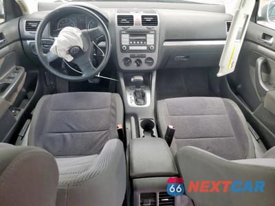 Zdjęcie 8 z 13 samochodu: 2005 VOLKSWAGEN NEW JETTA VALUE VIN:3VWPF71K55M613299 - miniatura