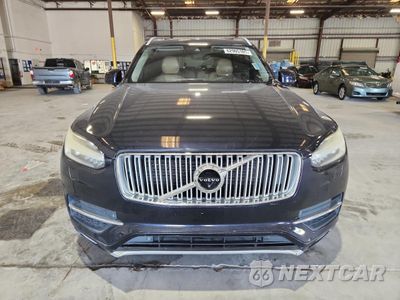 Piąte zdjęcie samochodu w środku: 2016 VOLVO XC90 T6 VIN:YV4A22PL5G1024158 - miniatura