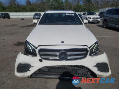 Piąte zdjęcie samochodu w środku: 2017 MERCEDES-BENZ E 300 4MATIC VIN:WDDZF4KB6HA110283 - miniatura