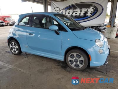 Czwarte zdjęcie samochodu z boku: 2015 FIAT 500 ELECTRIC VIN:3C3CFFGE6FT503192 - miniatura