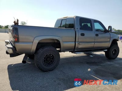 Trzecie zdjęcie samochodu z tyłu: 2006 CHEVROLET SILVERADO K2500 HEAVY DUTY VIN:1GCHK23276F136797 - miniatura