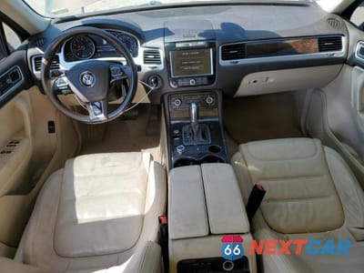 Zdjęcie 8 z 13 samochodu: 2014 VOLKSWAGEN TOUAREG V6 VIN:WVGEF9BP2ED011452 - miniatura