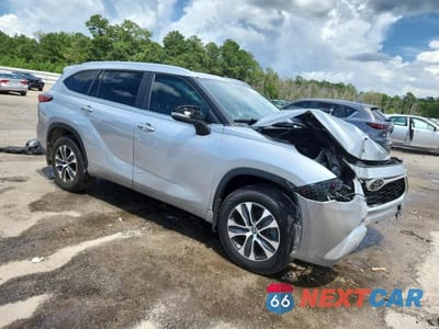 Czwarte zdjęcie samochodu z boku: 2023 TOYOTA HIGHLANDER L VIN:5TDKDRAHXPS527010 - miniatura