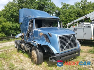 2012 VOLVO VNL SEMI TRUCK 4V4NC9EG2CN536998 - główne zdjęcie licytacji z USA - miniatura