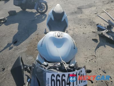 Piąte zdjęcie samochodu w środku: 2024 KAWASAKI ZX636 K VIN:JKBZXJK19RA003703 - miniatura