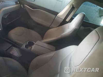 Zdjęcie 8 z 13 samochodu: 2013 TESLA MODEL S VIN:5YJSA1CG3DFP03930 - miniatura