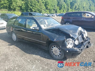 Czwarte zdjęcie samochodu z boku: 2000 MERCEDES-BENZ E 320 4MATIC VIN:WDBJH82J2YX029602 - miniatura