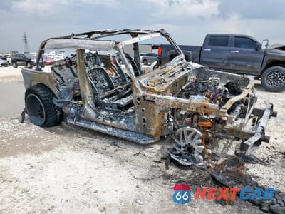 Czwarte zdjęcie samochodu z boku: 2018 JEEP WRANGLER UNLIMITED SPORT VIN:1C4HJXDG7JW189759 - miniatura