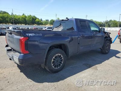 Trzecie zdjęcie samochodu z tyłu: 2022 TOYOTA TUNDRA DOUBLE CAB SR VIN:5TFLA5DA2NX002339 - miniatura