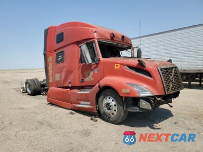 2025 VOLVO VN VNL 4V4NC9EHXSN691970 - główne zdjęcie licytacji z USA - miniatura