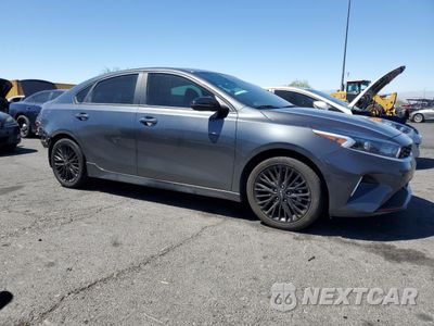 Czwarte zdjęcie samochodu z boku: 2024 KIA FORTE GT LINE VIN:3KPF54AD8RE731915 - miniatura