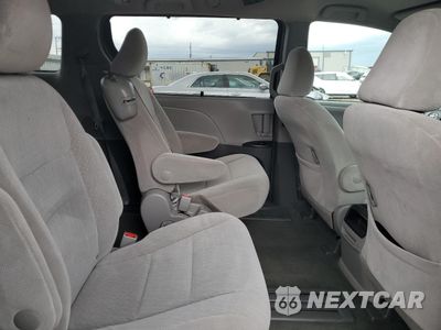 Zdjęcie 11 z 16 samochodu: 2017 TOYOTA SIENNA LE VIN:5TDKZ3DC8HS855218 - miniatura