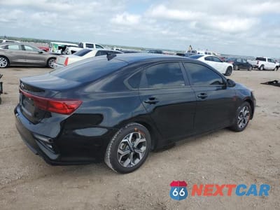 Trzecie zdjęcie samochodu z tyłu: 2020 KIA FORTE FE VIN:3KPF24AD2LE201133 - miniatura
