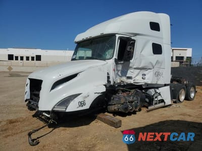 Drugie zdjęcie samochodu z przodu: 2025 VOLVO VN VNL VIN:4V4NC9EH8SN668168 - miniatura