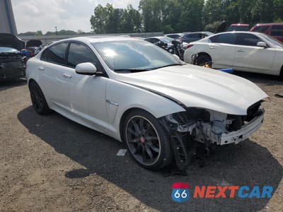 Czwarte zdjęcie samochodu z boku: 2015 JAGUAR XF 3.0 SPORT VIN:SAJWA0F76F8U66846 - miniatura