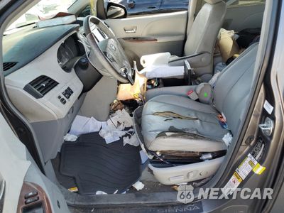 Zdjęcie 7 z 14 samochodu: 2013 TOYOTA SIENNA XLE VIN:5TDYK3DC9DS403707 - miniatura