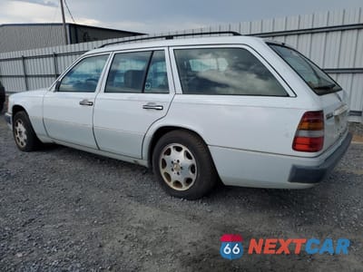 Drugie zdjęcie samochodu z przodu: 1992 MERCEDES-BENZ 300 TE VIN:WDBEA90D5NF207500 - miniatura