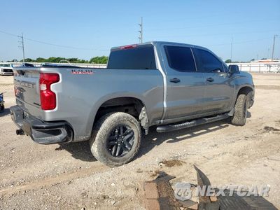 Trzecie zdjęcie samochodu z tyłu: 2024 CHEVROLET SILVERADO K1500 TRAIL BOSS CUSTOM VIN:3GCUDCED8RG406894 - miniatura