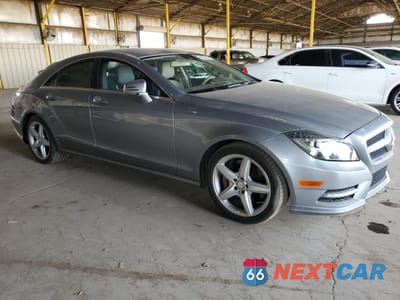 Czwarte zdjęcie samochodu z boku: 2013 MERCEDES-BENZ CLS 550 VIN:WDDLJ7DB0DA080890 - miniatura