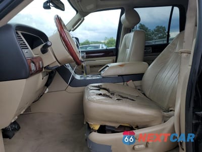 Zdjęcie 7 z 13 samochodu: 2006 LINCOLN NAVIGATOR VIN:5LMFU28526LJ15113 - miniatura