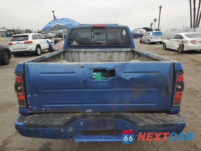 Zdjęcie 6 z 12 samochodu: 2001 NISSAN FRONTIER KING CAB XE VIN:1N6DD26S61C358047 - miniatura