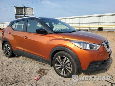 Czwarte zdjęcie samochodu z boku: 2020 NISSAN KICKS SV VIN:3N1CP5CV9LL572580 - miniatura
