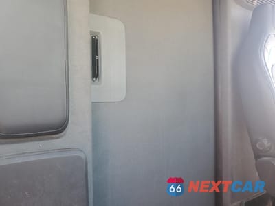 Zdjęcie 11 z 13 samochodu: 2022 RIVIAN EDV 700 VIN:7FCEHDB76NN003330 - miniatura