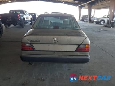 Zdjęcie 6 z 13 samochodu: 1990 MERCEDES-BENZ 300 E VIN:WDBEA30D2LB121367 - miniatura