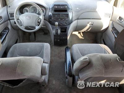 Zdjęcie 8 z 15 samochodu: 2004 TOYOTA SIENNA CE VIN:5TDZA23C44S044849 - miniatura