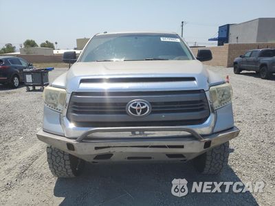 Piąte zdjęcie samochodu w środku: 2015 TOYOTA TUNDRA CREWMAX SR5 VIN:5TFDY5F16FX426556 - miniatura