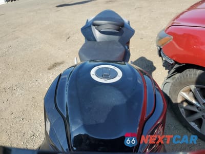 Piąte zdjęcie samochodu w środku: 2011 SUZUKI GSX750 VIN:JS1GR7MA8B2100817 - miniatura