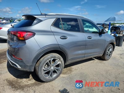 Trzecie zdjęcie samochodu z tyłu: 2021 BUICK ENCORE GX SELECT VIN:KL4MMDSL4MB036430 - miniatura