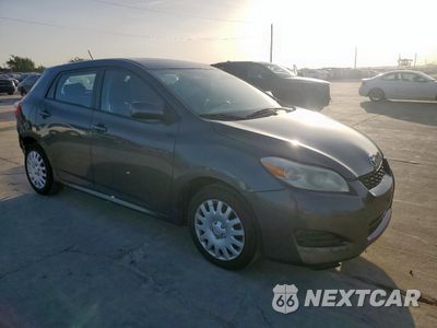 Czwarte zdjęcie samochodu z boku: 2009 TOYOTA COROLLA MATRIX VIN:2T1KU40E49C180523 - miniatura