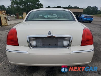 Zdjęcie 6 z 15 samochodu: 2007 LINCOLN TOWN CAR SIGNATURE VIN:1LNHM81W97Y600466 - miniatura
