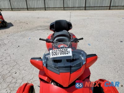 Piąte zdjęcie samochodu w środku: 2022 CAN-AM SPYDER ROADSTER F3-T VIN:2BXREDD29NV001728 - miniatura