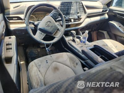 Zdjęcie 8 z 12 samochodu: 2021 TOYOTA HIGHLANDER L VIN:5TDZZRAH3MS061545 - miniatura