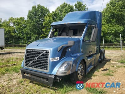 Drugie zdjęcie samochodu z przodu: 2012 VOLVO VNL SEMI TRUCK VIN:4V4NC9EG2CN536998 - miniatura