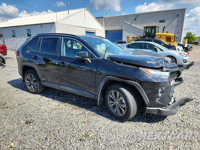 Czwarte zdjęcie samochodu z boku: 2023 TOYOTA RAV4 XLE PREMIUM VIN:4T3B6RFV5PU118825 - miniatura