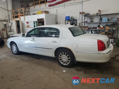 Drugie zdjęcie samochodu z przodu: 2006 LINCOLN TOWN CAR SIGNATURE VIN:1LNHM81V46Y650469 - miniatura