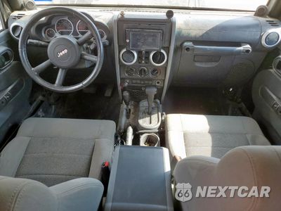 Zdjęcie 8 z 14 samochodu: 2009 JEEP WRANGLER UNLIMITED SAHARA VIN:1J4GA59119L787129 - miniatura