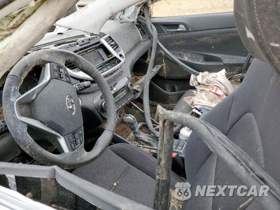 Zdjęcie 7 z 12 samochodu: 2017 HYUNDAI TUCSON LIMITED VIN:KM8J33A25HU554051 - miniatura