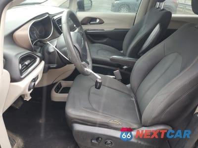 Zdjęcie 7 z 16 samochodu: 2017 CHRYSLER PACIFICA TOURING VIN:2C4RC1DG7HR623225 - miniatura