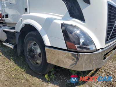 Zdjęcie 9 z 10 samochodu: 2016 VOLVO VNL SEMI TRUCK VIN:4V4NC9EG3GN947316 - miniatura