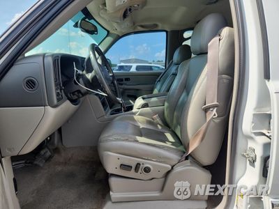 Zdjęcie 7 z 15 samochodu: 2005 GMC YUKON XL C1500 VIN:1GKEC16Z35J123936 - miniatura